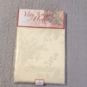 Demask Tablecloth.70” Round New